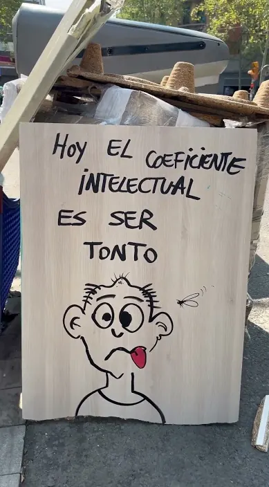 Coeficiente – street art in Barcelona: scene from the Art Is Trash video by Francisco de Pájaro