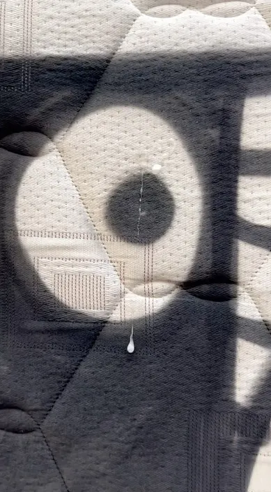 Colchón – street art in Barcelona: scene from the Art Is Trash video by Francisco de Pájaro