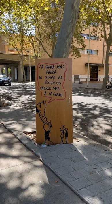 El éxito – street art in Barcelona: scene from the Art Is Trash video by Francisco de Pájaro